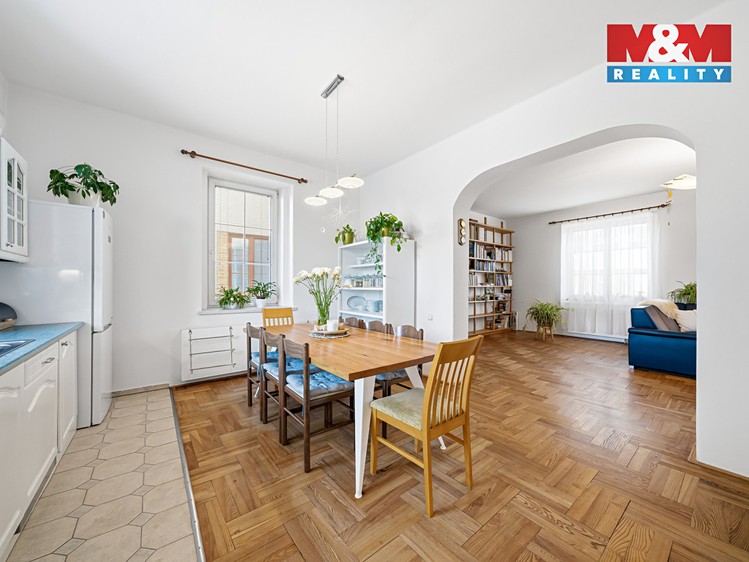 Prodej rodinného domu 182 m², pozemek 1 217 m² - foto 8