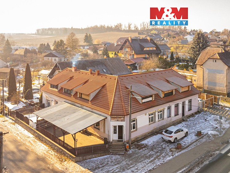 Prodej rodinného domu 350 m², pozemek 922 m² - foto 1