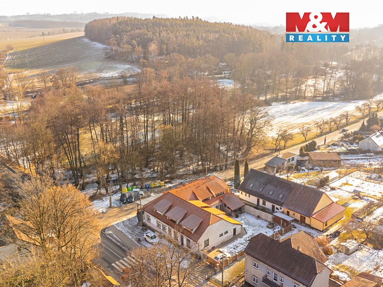 Prodej rodinného domu 350 m², pozemek 922 m² - foto 2