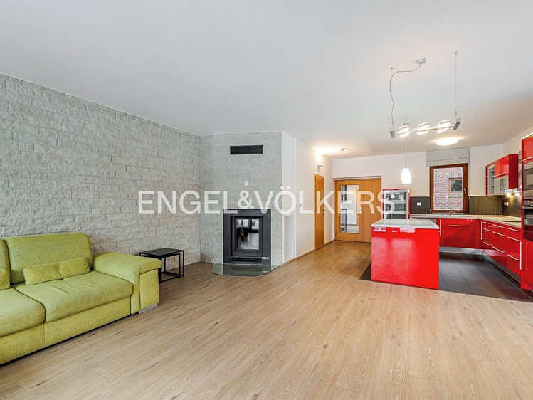 Prodej rodinného domu 383 m², pozemek 1 750 m² - foto 2