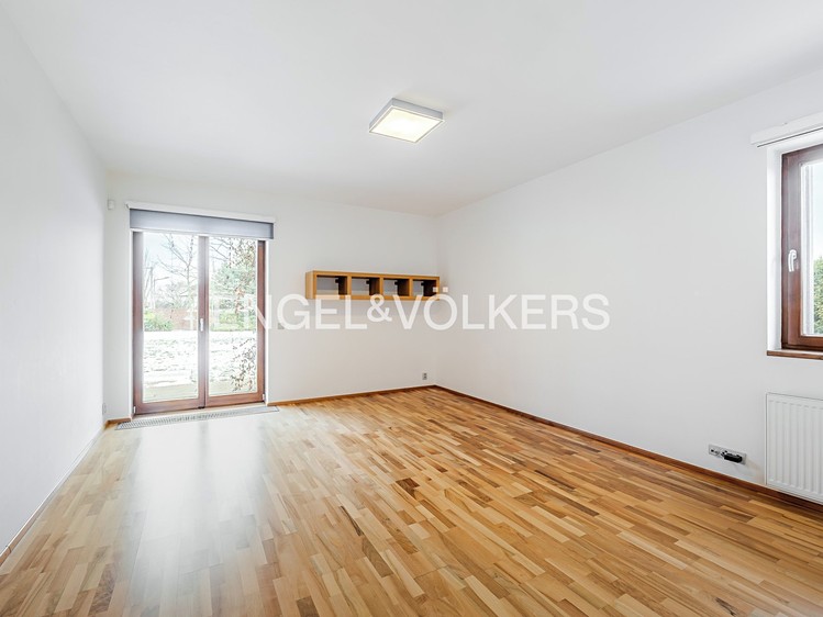 Prodej rodinného domu 383 m², pozemek 1 750 m² - foto 8