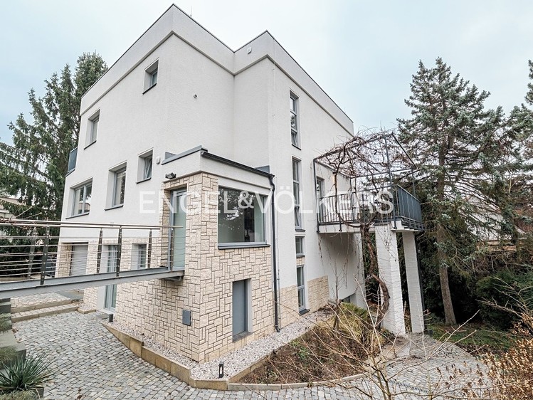 Prodej vily 318 m², pozemek 747 m² - foto 3