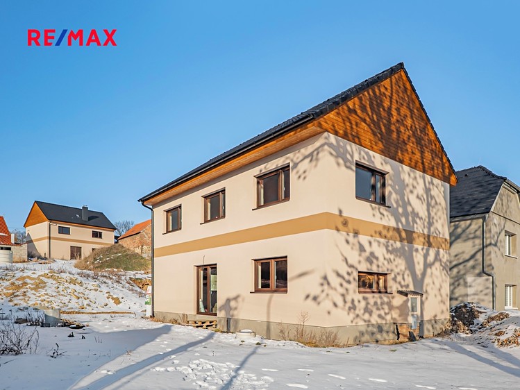 Prodej rodinného domu 150 m², pozemek 831 m² - foto 1