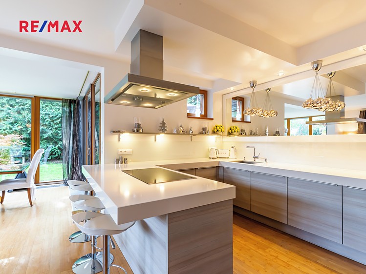 Prodej rodinného domu 306 m², pozemek 418 m² - foto 6
