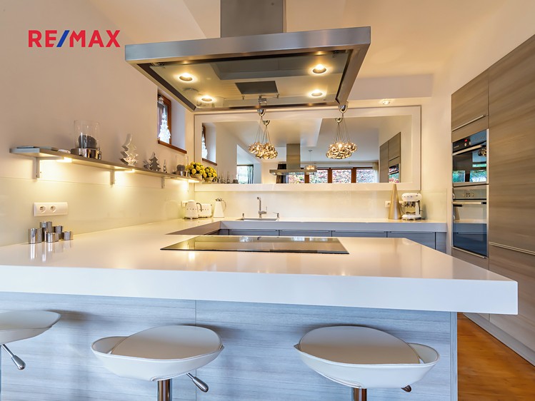 Prodej rodinného domu 306 m², pozemek 418 m² - foto 7