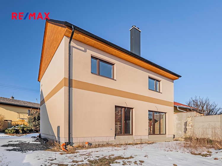 Prodej rodinného domu 147 m², pozemek 771 m² - foto 1