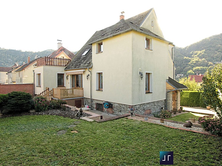 Prodej rodinného domu 281 m², pozemek 436 m² - foto 3