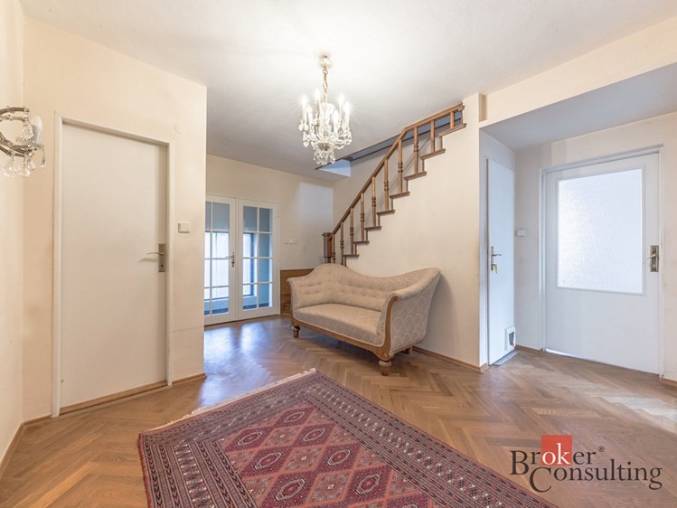 Prodej rodinného domu 210 m², pozemek 609 m² - foto 8