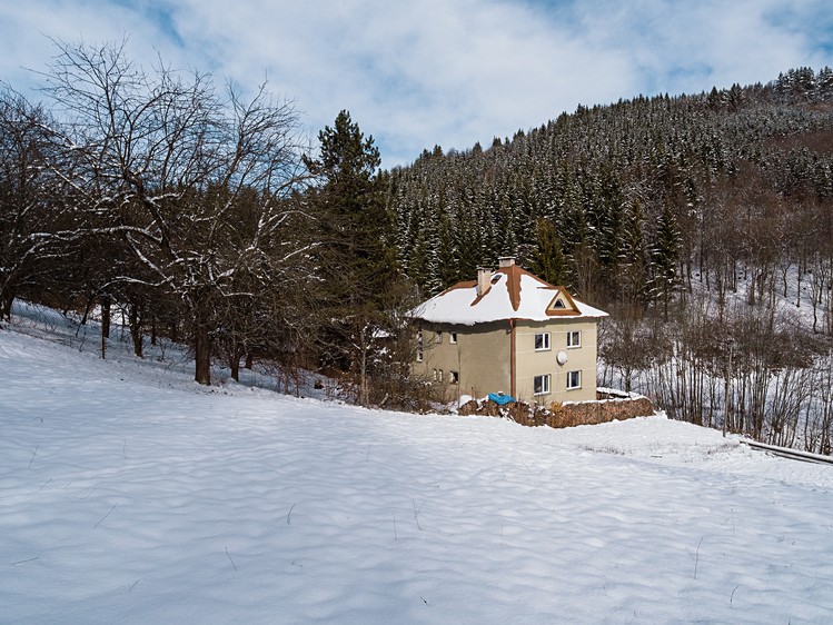 Prodej rodinného domu 220 m², pozemek 1 000 m² - foto 1