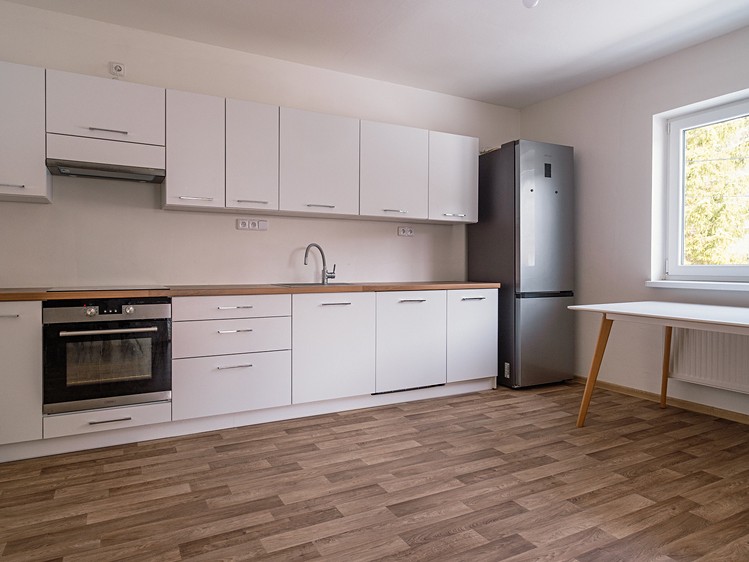Prodej rodinného domu 220 m², pozemek 1 000 m² - foto 3