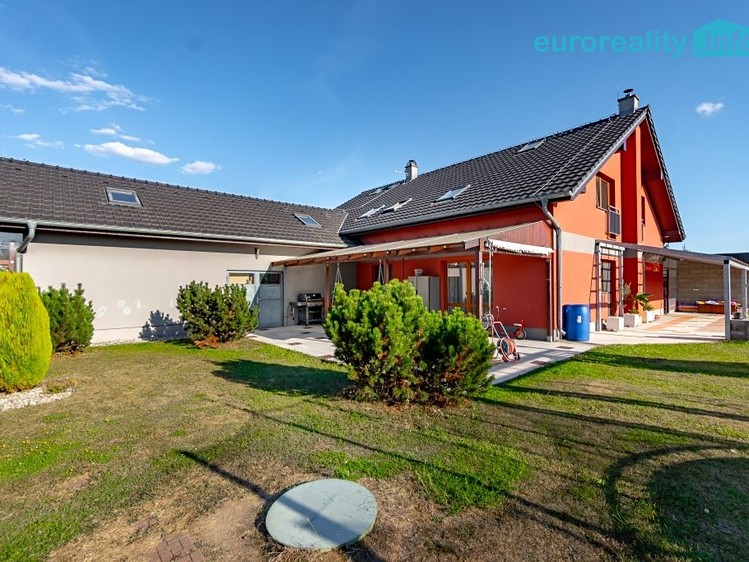 Prodej rodinného domu 270 m², pozemek 2 175 m² - foto 1