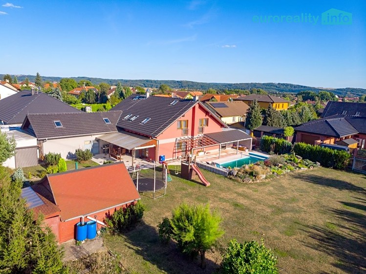 Prodej rodinného domu 270 m², pozemek 2 175 m² - foto 3