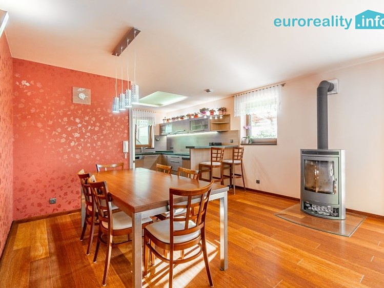 Prodej rodinného domu 270 m², pozemek 2 175 m² - foto 5