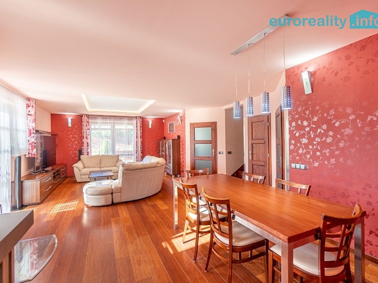 Prodej rodinného domu 270 m², pozemek 2 175 m² - foto 6