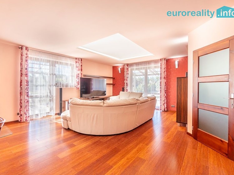 Prodej rodinného domu 270 m², pozemek 2 175 m² - foto 8