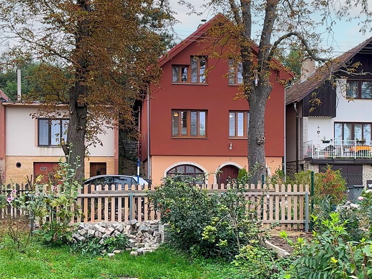 Prodej rodinného domu 285 m², pozemek 140 m² - foto 1