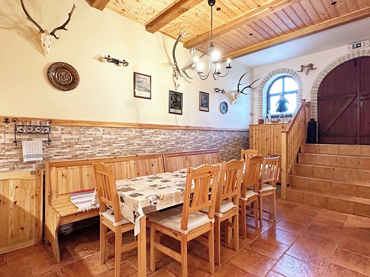 Prodej rodinného domu 285 m², pozemek 140 m² - foto 2