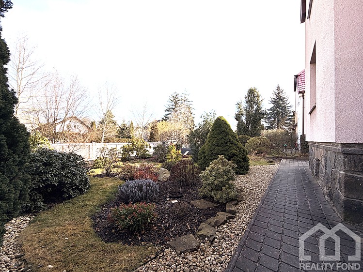 Prodej rodinného domu 234 m², pozemek 649 m² - foto 4