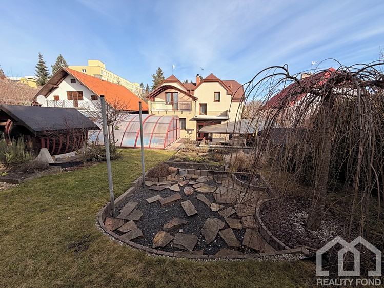 Prodej rodinného domu 234 m², pozemek 649 m² - foto 5