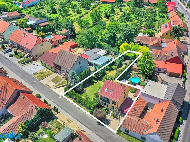 Prodej rodinného domu 244 m², pozemek 893 m² - foto 4