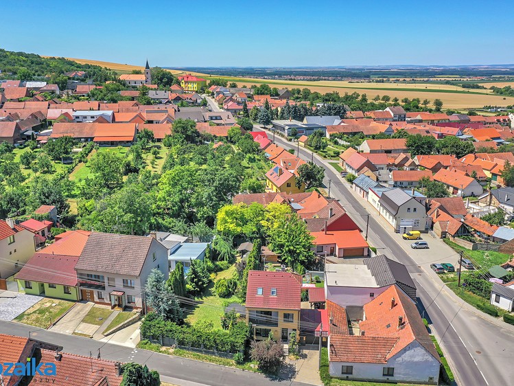 Prodej rodinného domu 244 m², pozemek 893 m² - foto 5