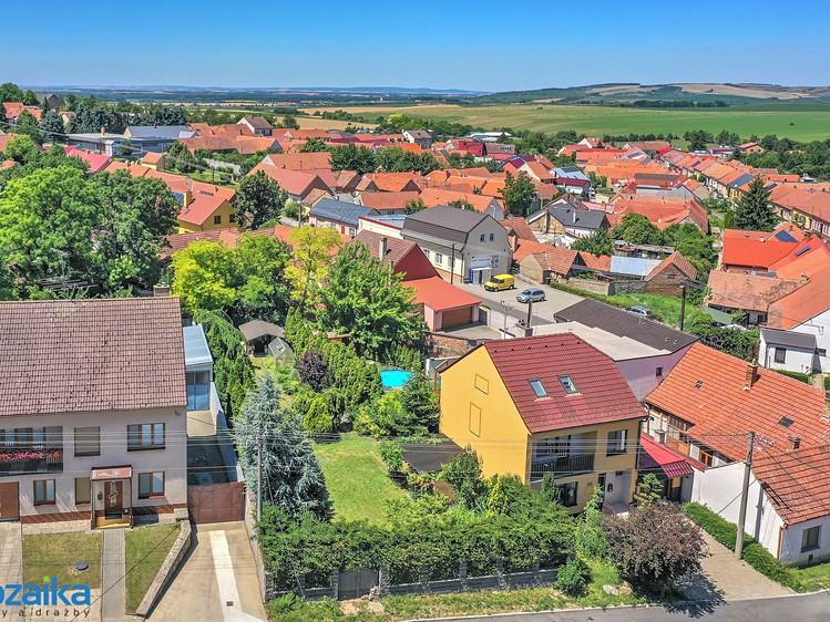 Prodej rodinného domu 244 m², pozemek 893 m² - foto 7