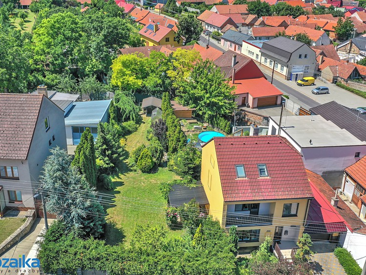 Prodej rodinného domu 244 m², pozemek 893 m² - foto 8