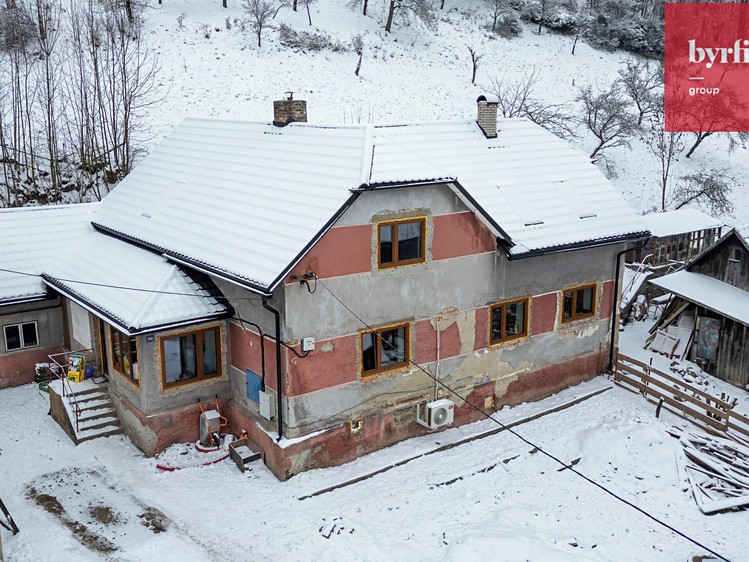 Prodej rodinného domu 250 m², pozemek 4 559 m² - foto 1