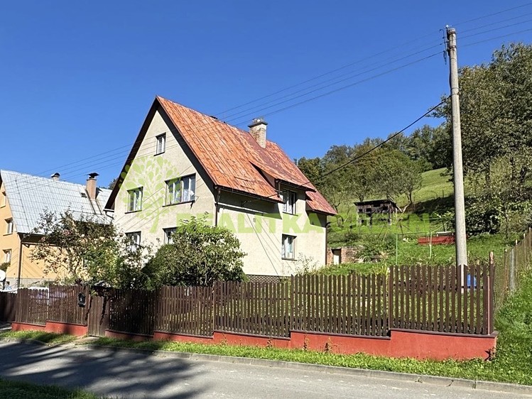 Prodej rodinného domu 200 m², pozemek 992 m² - foto 1