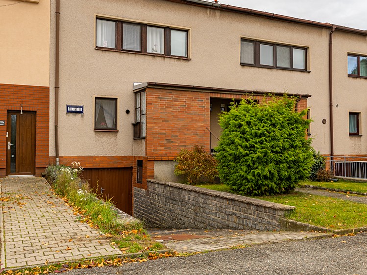 Prodej vícegeneračního domu 180 m², pozemek 417 m² - foto 2