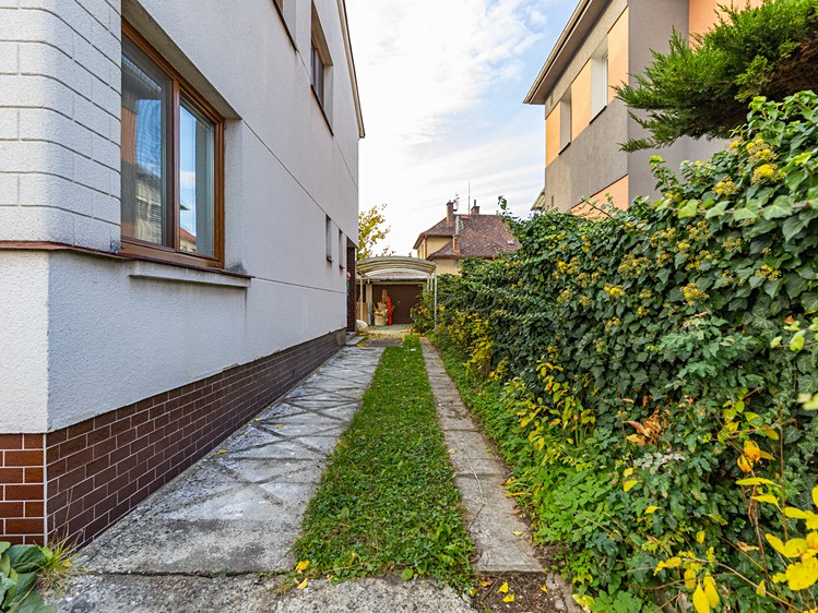 Prodej vícegeneračního domu 114 m², pozemek 417 m² - foto 2