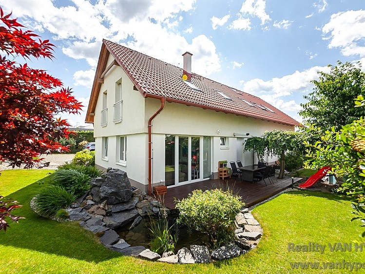 Prodej rodinného domu 98 m², pozemek 150 m² - foto 1