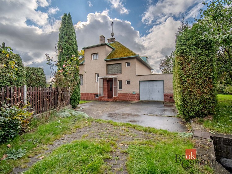 Prodej rodinného domu 240 m², pozemek 1 074 m² - foto 2