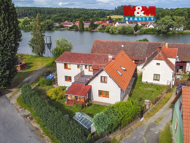 Prodej rodinného domu 205 m², pozemek 708 m² - foto 1