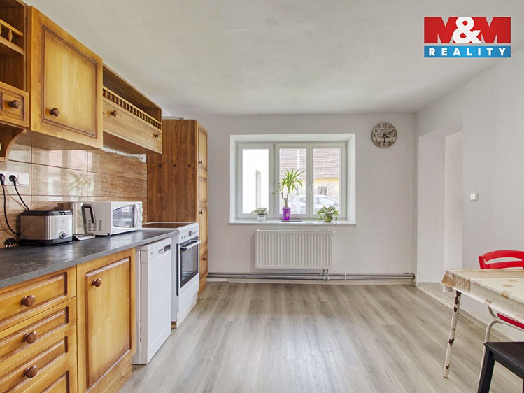 Prodej rodinného domu 205 m², pozemek 708 m² - foto 2