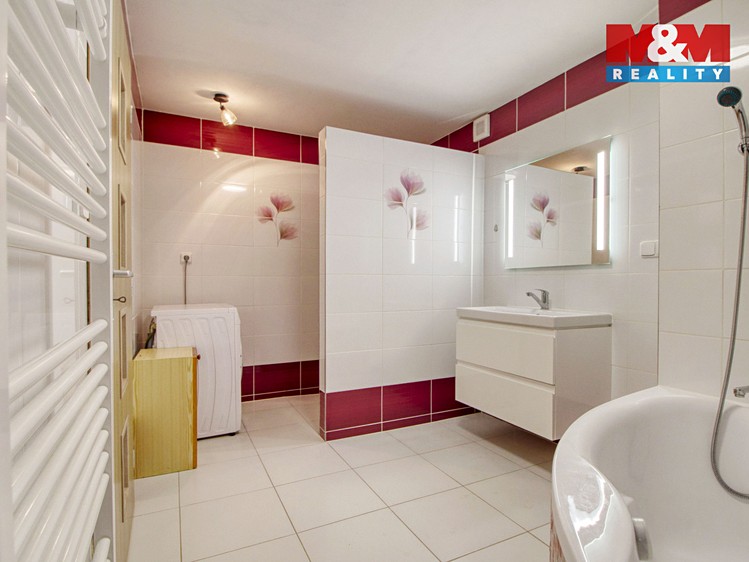 Prodej rodinného domu 205 m², pozemek 708 m² - foto 5