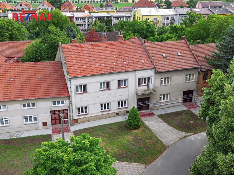 Prodej rodinného domu 220 m², pozemek 993 m² - foto 1