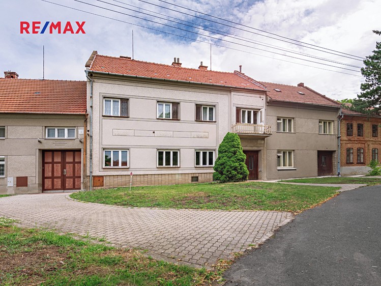 Prodej rodinného domu 220 m², pozemek 993 m² - foto 2