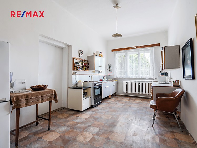 Prodej rodinného domu 220 m², pozemek 993 m² - foto 5