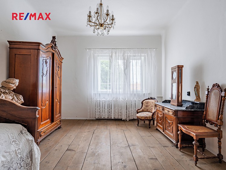 Prodej rodinného domu 220 m², pozemek 993 m² - foto 7
