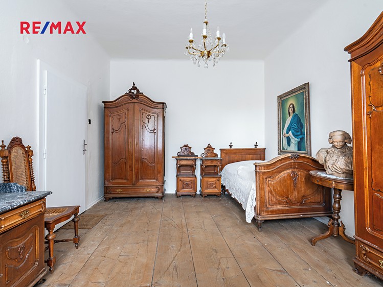 Prodej rodinného domu 220 m², pozemek 993 m² - foto 8