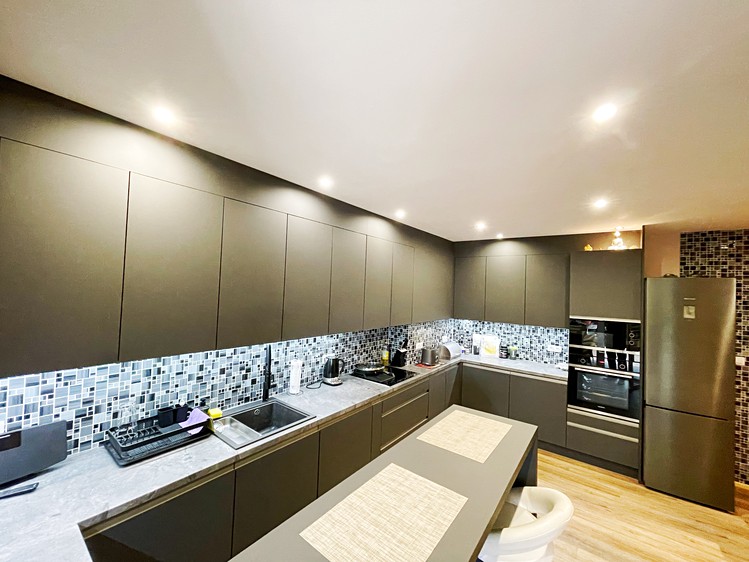 Prodej vícegeneračního domu 127 m², pozemek 295 m² - foto 1