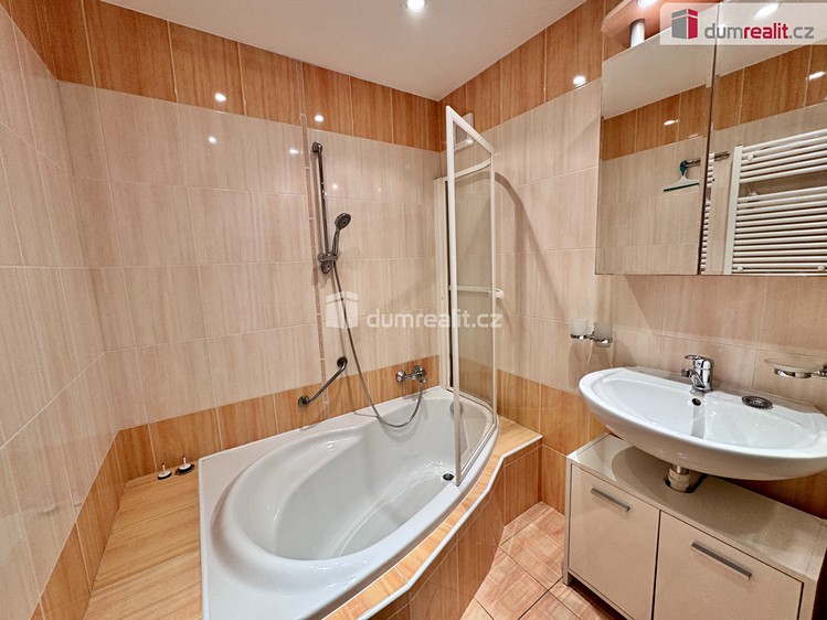 Pronájem bytu 3+1 70 m² - foto 5