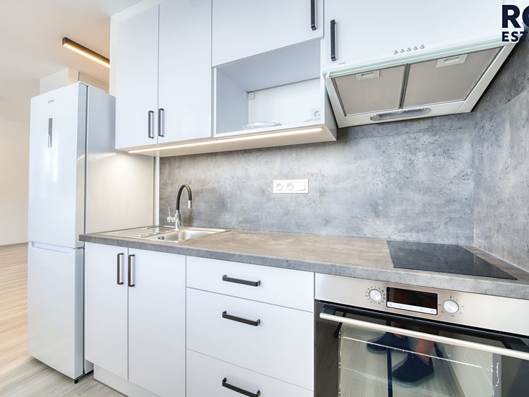 Pronájem bytu 1+kk 28 m² - foto 1