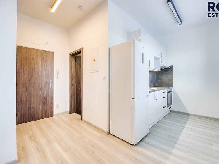 Pronájem bytu 1+kk 28 m² - foto 5