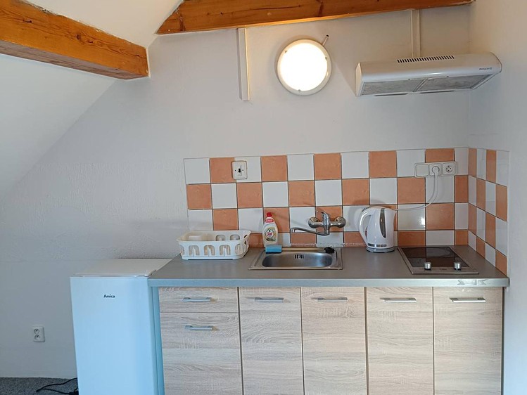 Pronájem bytu 1+kk 24 m² (Podkrovní) - foto 2