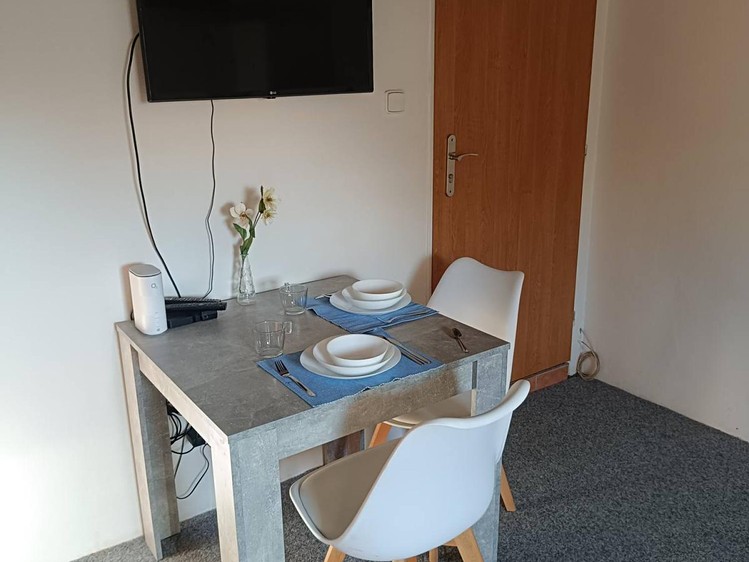 Pronájem bytu 1+kk 24 m² (Podkrovní) - foto 4