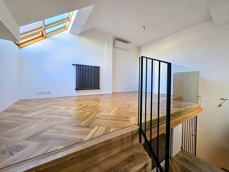 Pronájem bytu 3+kk 85 m² (Mezonet) - foto 3
