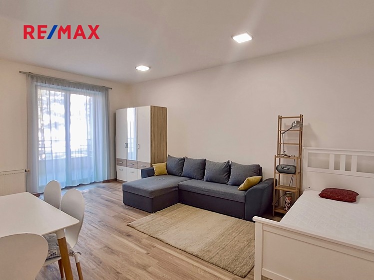 Pronájem bytu 1+kk 34 m² - foto 1