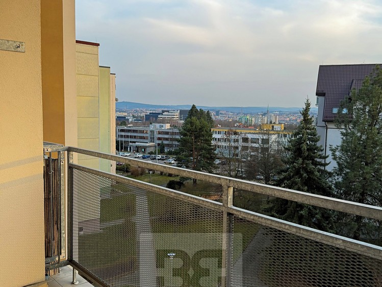 Pronájem bytu 2+1 72 m² - foto 1